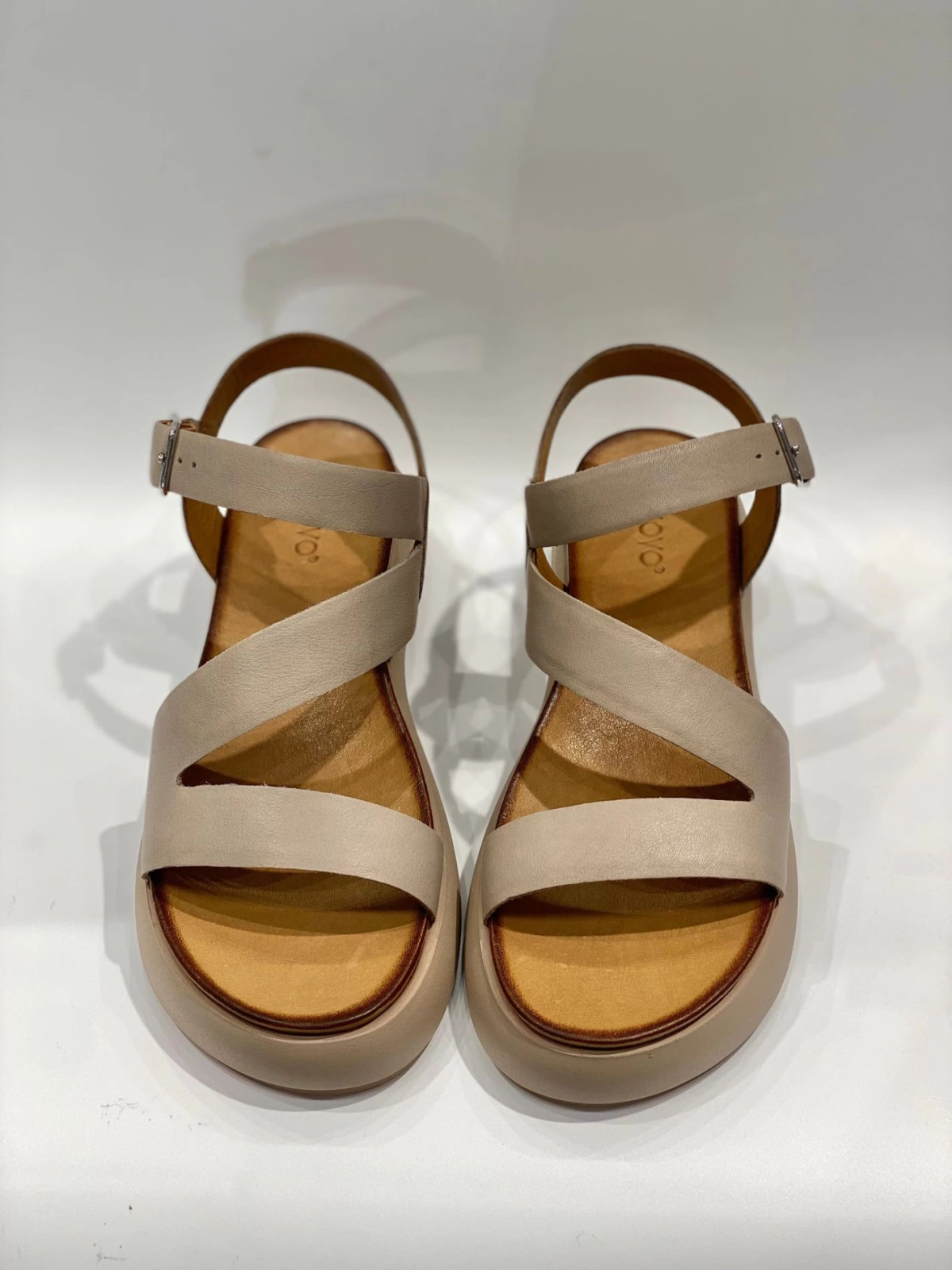 Inuovo-Sandali-grigio-A96001-1